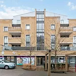 Two Bed Flat - Isleworth